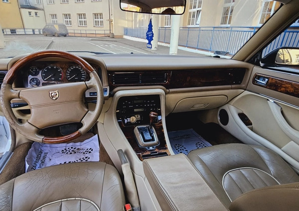 Jaguar XJ cena 16500 przebieg: 220000, rok produkcji 1997 z Wejherowo małe 106